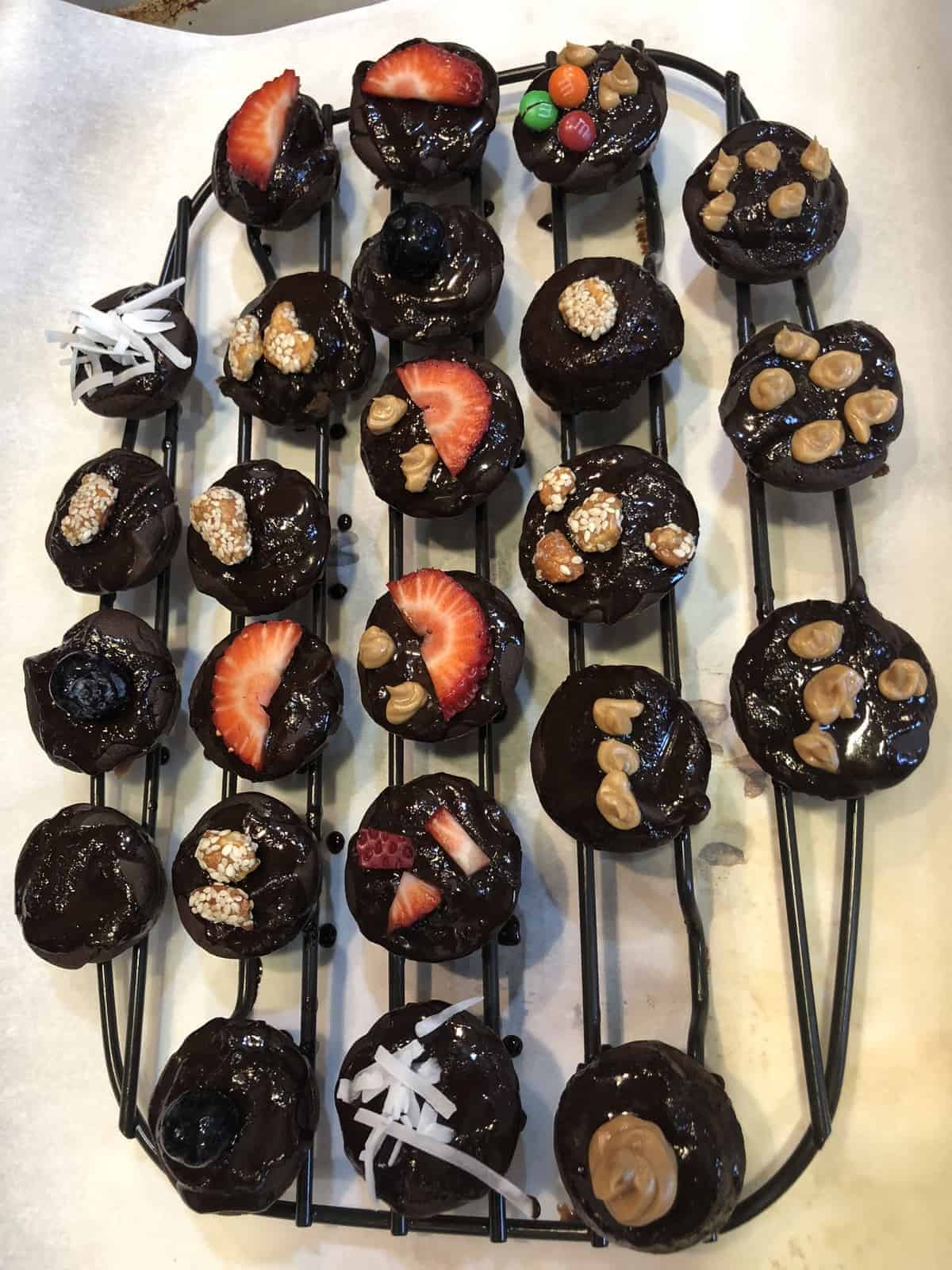 Mini chocolate cakes on a wire rack