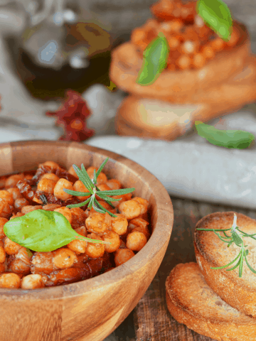 Chickpea stew on a baguette