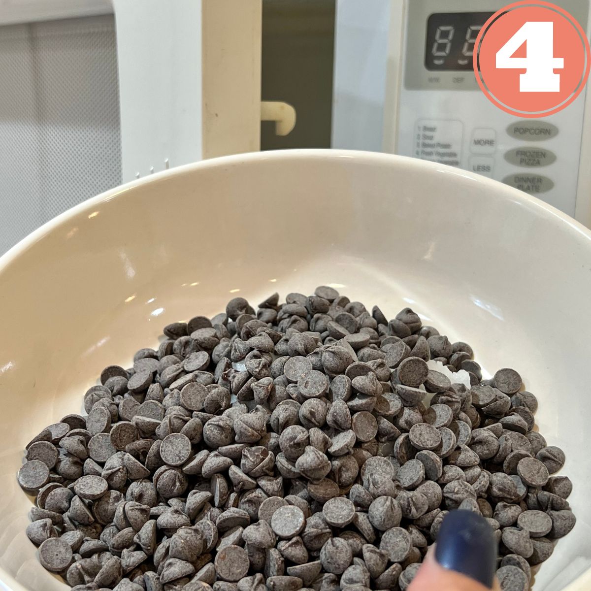 A bowl of Lily's chocolate chips