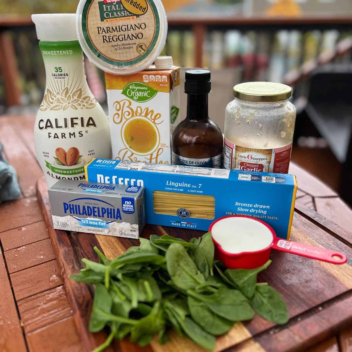 One Pot creamy garlic pasta ingredients