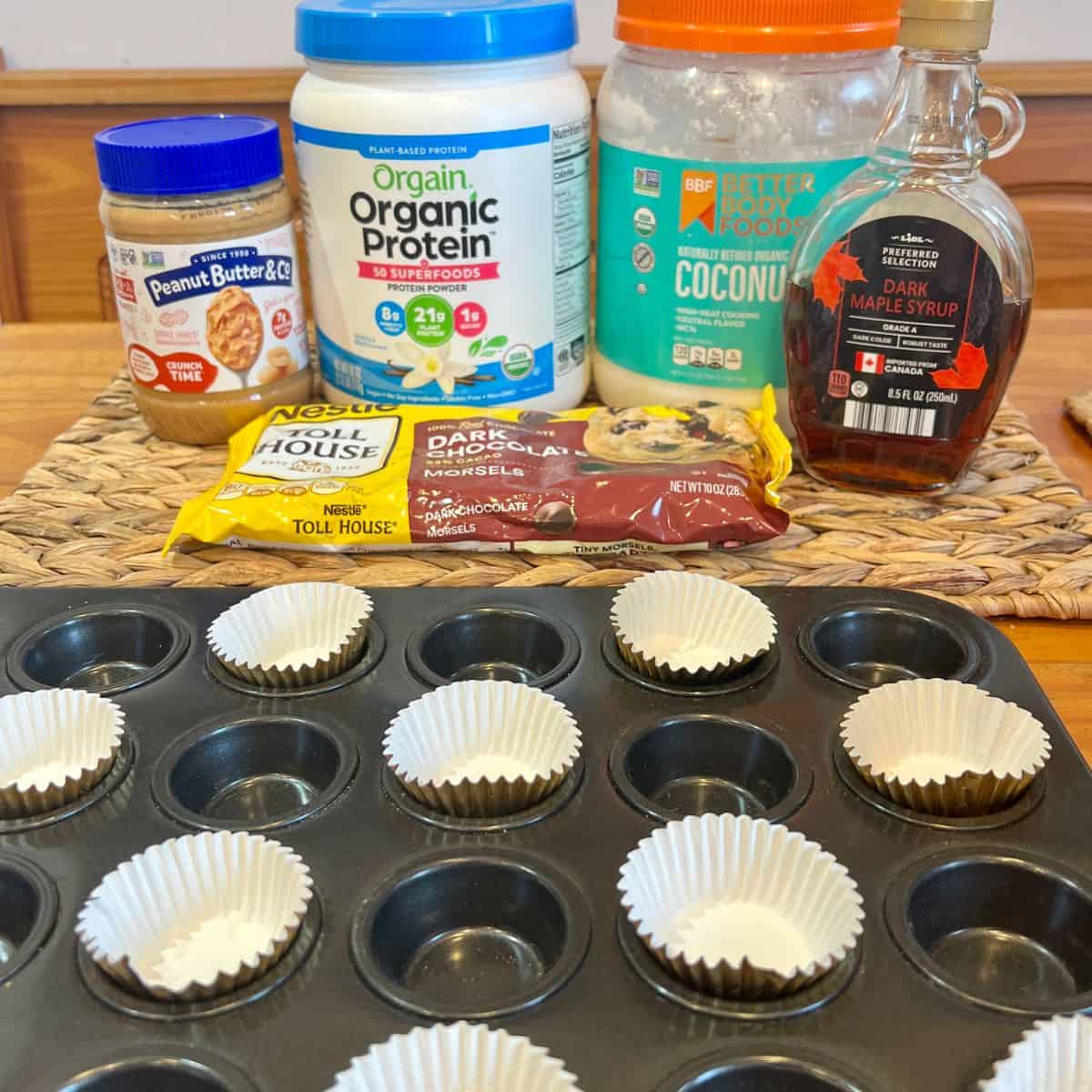 Mini muffin pan with paper liners